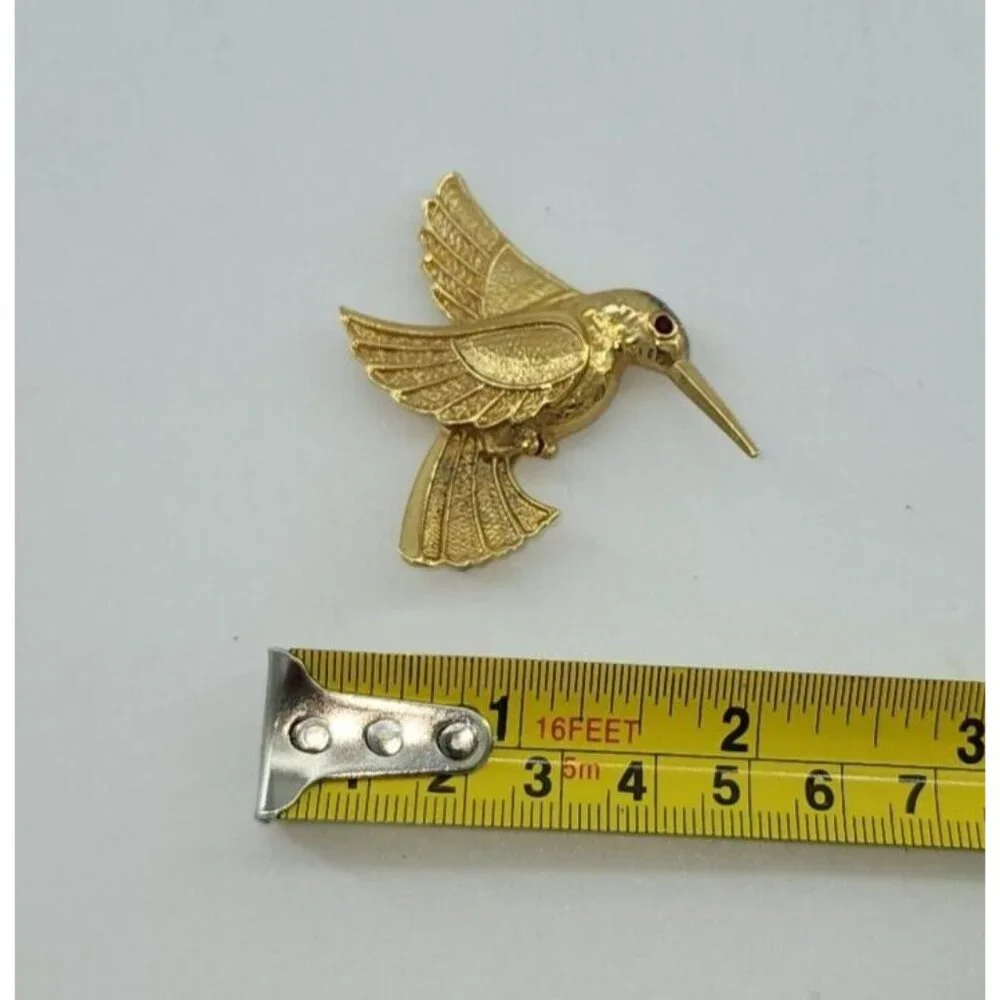 Vintage Avon Hummingbird Brooch Pin‎ Gold Tone Red Rhinestone Eye Signed Animal